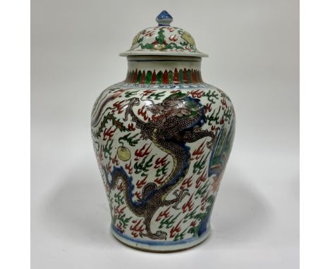 A wucai porcelain jar and coverChina, Ming Dynasty (1368 - 1644), Shunzhi period (1644 - 1661)Finely painted in overgaze enam