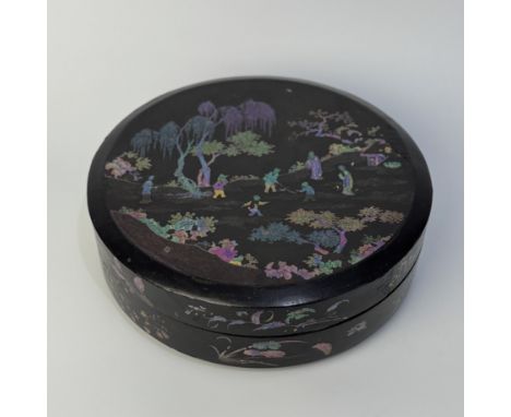 A mother-of-pearl inlaid lacquer box and coverChina, Qing Dynasty (1644 - 1912), Qianlong (1735 - 1796)The flat top is embell