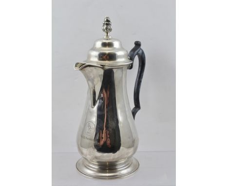 WILLIAM HUTTON & SONS LTD. AN EARLY 20TH CENTURY SILVER HOT WATER JUG, with hinged domed cover and cast finial, of Georgian b
