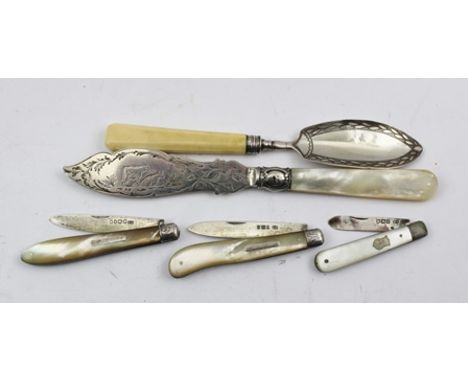 THOMAS PRIME & SON A VICTORIAN SILVER BLADED BUTTER KNIFE with engraved cattle decoration, fitted with a mother-of-pearl hand