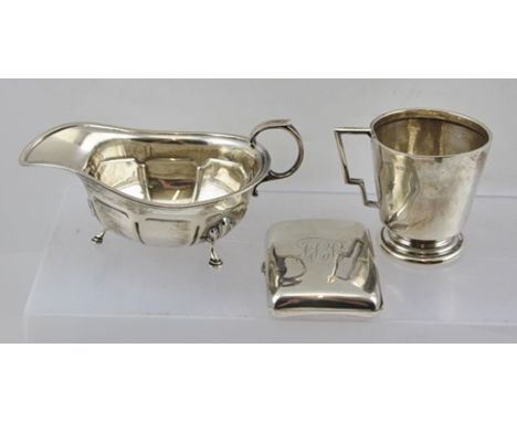 GOLDSMITHS & SILVERSMITHS COMPANY A GEORGIAN DESIGN SILVER SAUCE BOAT, having scroll handle and raised on three feet, London 