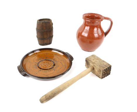 The Lord of the Rings - jug, wooden meat hammer, ceramic plate and small wine barrel used as set dressing for Bag End, jug 7 