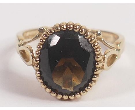 9ct gold ladies dress ring set single Cairngorm / smokey quartz, size P, weight 4.5g. 