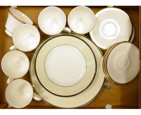 A mixed collection of items to include Wedgwood Oyster ware plates, Royal Doulton Concorde Gold patterned cups &amp; saucers 