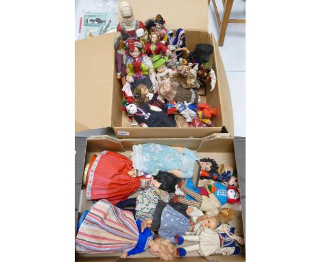 A large collection of vintage tourist dolls(2 trays) 