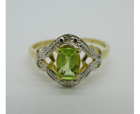 A 9ct gold, diamond and peridot ring, 1.4g, O