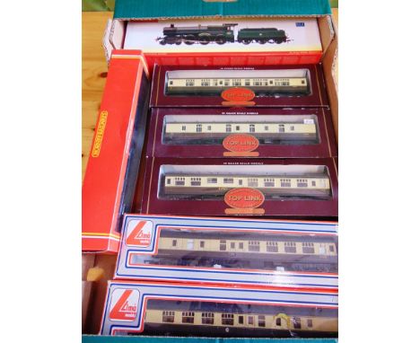 [OO GAUGE]. A G.W.R. COLLECTION comprising a Hornby No.R2402, G.W.R. Grange Class 4-6-0 tender locomotive 'Hardwick Grange', 