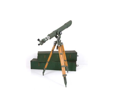 Military green painted bronze telescope with extendable wooden and bronze tripod. Early 20th century. In original wooden case