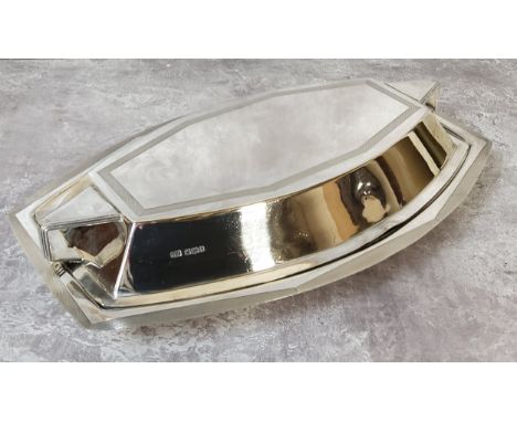 George V Art Deco entrée dish &amp; cover, of shaped oval form with geometric handles, engine turned borders, Emile Viner, Lo