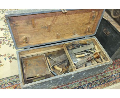 A Record No. 050 combination plane in box, various wooden planes and other tools in boxes, together with a rectangular pine b