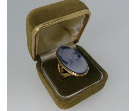 An oval hardstone Cameo Ring, the 9ct yellow gold shank with split shoulders, Size R.