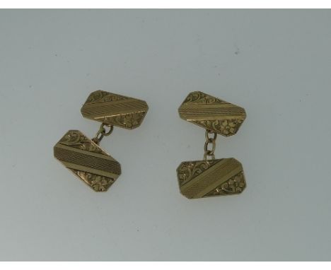 A pair of double-sided 9ct yellow gold Cufflinks, with chain between, foliate and engine turned decoration on each link, appr