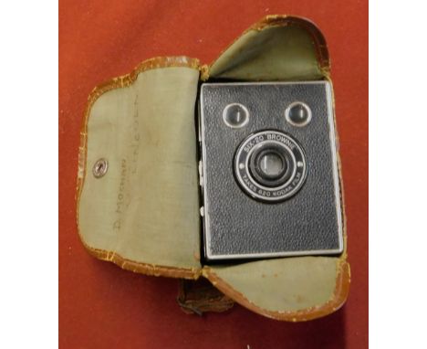 Camera - Kodak camera six, Zo Brownie, with carrying case