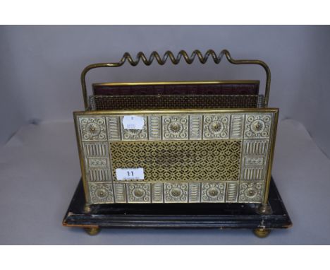 A Ornate vintage brass and wood magazine rack.
Brass ware in good condition, some age related wear to base
25cm tall 31cm wid