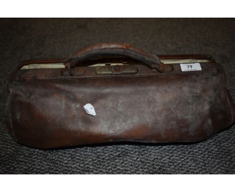 A vintage leather framed Gladstone bag.