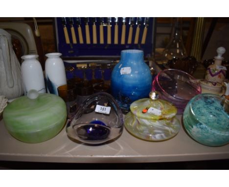 A mixture of art glass including Caithness and interesting set of amber coloured glasses with metal cuffs.
