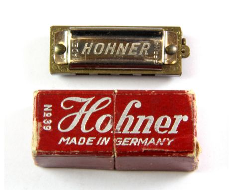 A vintage miniature Hohner harmonica, L. 4cm.