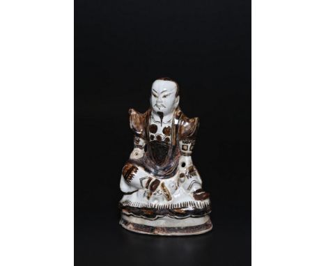 Chinese Art A porcelain statue depicting GuandìChina, Yuan/Ming dynasty, 14th - 16th century . . Cm 22,00.