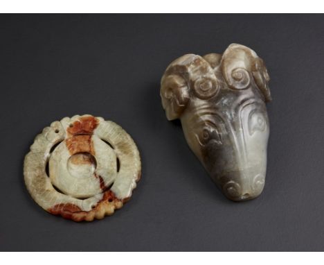 Chinese Art Two jade carvings.China 20th century or earlier. . Cm 5,20 x 7,20. Lot consisting of a ram's head in gray jade an