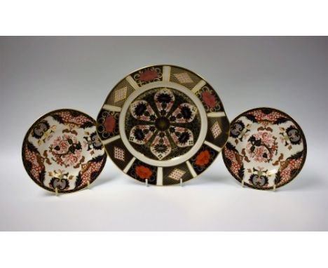 A Royal Crown Derby 1128 cake plate, 25cm, first quality; a pair of Kings pattern side plates, 16cm, second quality (3)