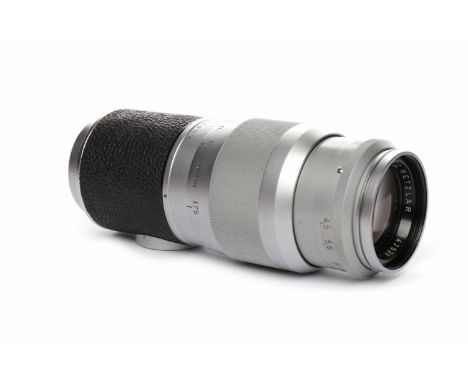 LEITZ WETZLAR HEKTOR SCREW MOUNT TELEPHOTO LENS1:4.5/135, serial number 1642528, with black grip, with metal rear cap 