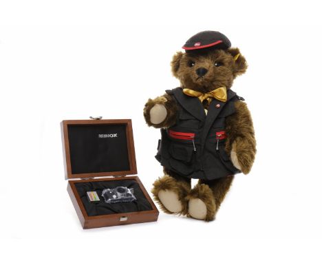 LIMITED EDITION STEIFF GROWLER LEICA 'REPORTER BEAR'one of a limited edition of 100 made as a promotional item for Leica, sty