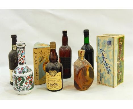 Two vintage Dimple collectors bottles (one boxed), Mexta ceramic bottle, J &amp; F Martell Cordon Bleu bottle&nbsp;and others