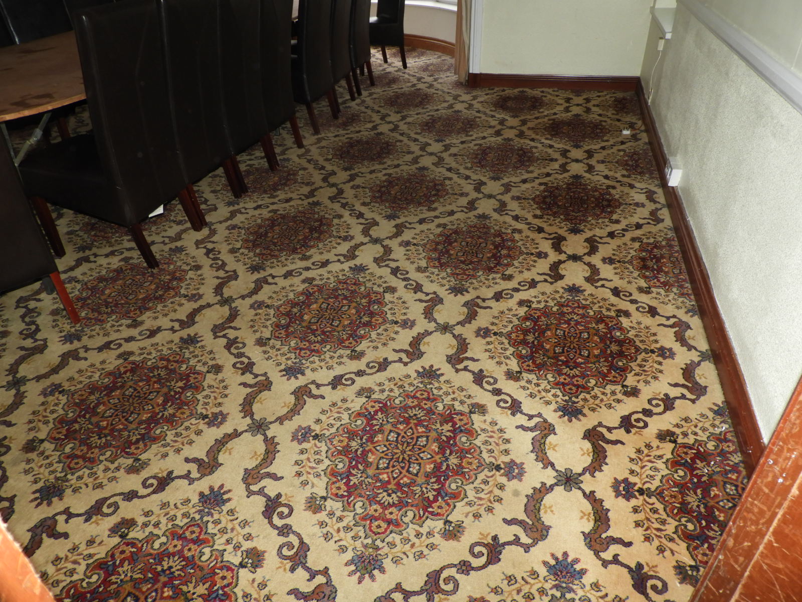 *Traditional Patterned Carpet (Approx. 6m x 5.5m plus Bay Window)