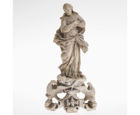Immaculata  Italien, Ende 17. Jh.  Maria in leichter Rechtsneigung stehend, die Hände vor der Brust verschränkt. Alabaster, r