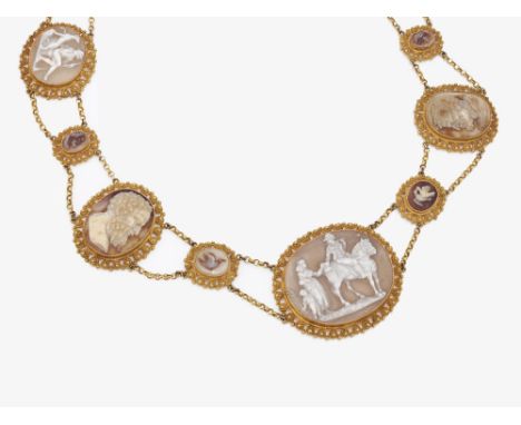 Collier mit fünfzehn MuschelkameenDeutschland oder Frankreich, um 1810-1820Gelbgold 750/-, getestet. (Cannetille-Technik). L.