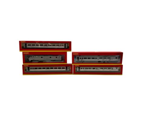 Hornby '00' gauge R4668 East Coast MK4 DVT locomotive no. 82229, together with four Hornby '00' gauge East Coast coaches, com
