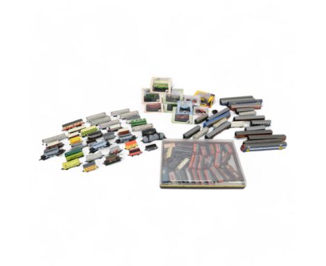 Collection of 'N' gauge rolling stock and vehicles, including Roco, Fleischmann, Graham Farish, Minitrix and Oxford examples,