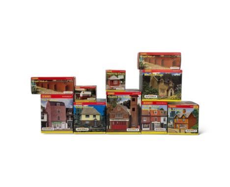 Ten Hornby '00' gauge Skaledale buildings, comprising two R8744 Straight Walls, R8564 Model Shop, R9768 The Pharmacy, R8501 R