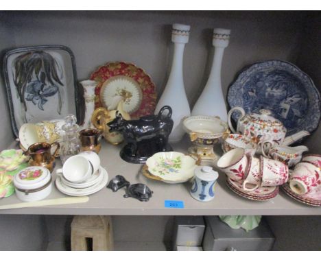 A quantity of 20th century collectables to include part coffee sets, a creamer in the form of a cow, a pair of early 20th cen