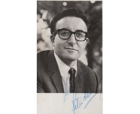 SELLERS PETER: (1925-1980) British Comedian and Actor, starred in The Goon Show. Vintage signed postcard photograph of Seller