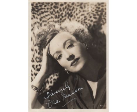 MUNSON ONA: (1903-1955) American Actress, portrayed Belle Watling in Gone With The Wind (1939). Vintage signed sepia 5 x 7 ph