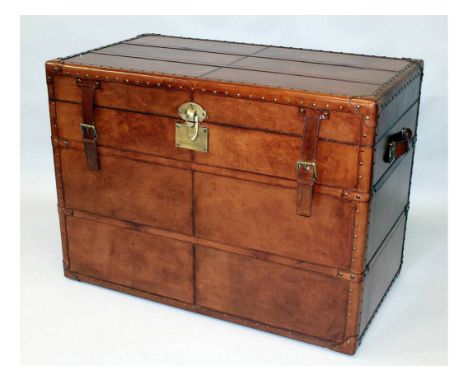A GOOD LARGE LEATHER TRUNK, with interior removable tray. 3ft 0ins wide x 2ft 2ins high x 1ft 8ins deep.