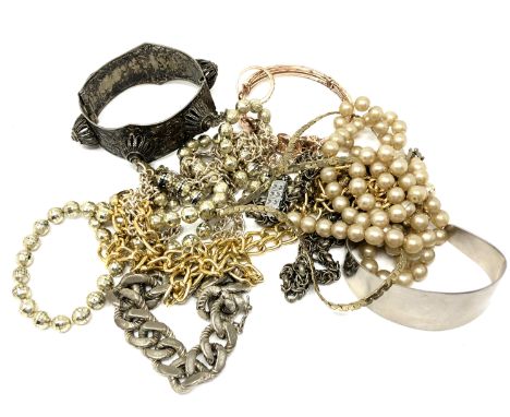 A small quantity of costume jewellery, hinged bangle, necklaces  