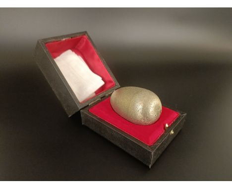 A silver gilt Easter egg, by Stuart Devlin, No 161, London 1979, 4.0 ozt, cased, with receipt 