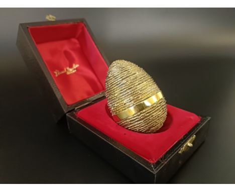 A silver gilt Easter egg, by Stuart Devlin, No 35, London 1977, 5.35 ozt, casedoverall condition good, no obvious faults 