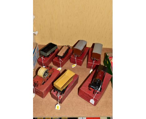 A BOXED HORNBY O GAUGE No.101 TANK LOCOMOTIVE, No. 2270, L.M.S. lined maroon livery, complete with key in original (opened) e