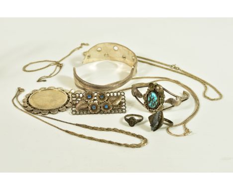 A SELECTION OF WHITE METAL JEWELLERY, to include a large mounted coin pendant, suspended from a box link chain fitted with a 