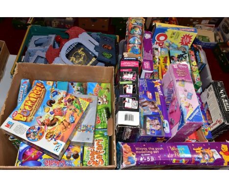 A QUANTITY OF BOXED MODERN TOYS AND GAMES, to include VI Starz Video Karaoke machine, Ravensburger Disney Princess Bead Weavi