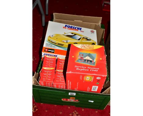 A QUANTITY OF BOXED &amp; UNBOXED DIECAST &amp; PLASTIC VEHICLES, to include Corgi Classics, Texaco Old Timer Collection, pai