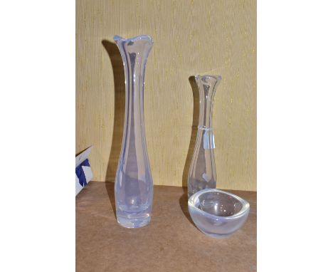 SVEN PALMQUIST FOR ORREFORS, comprising a 1950s Selena opalescent vase, etched p u 3090/5 to base and paper Orrefors label to