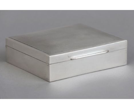 HERMANN BAUER (Schwäbisch Gmünd) Silber Zigarrendose20. Jahrhundert, unterseitig gemarkt mit Meisterzeichen, "925 STERLING", 