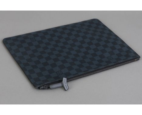 LOUIS VUITTON (Paris) "Black Damier Pochette Voyage" Etui/ Mapppe schwarz-grauer Kanvas  mit Schachbrettmuster, ca. 24x34cm, 