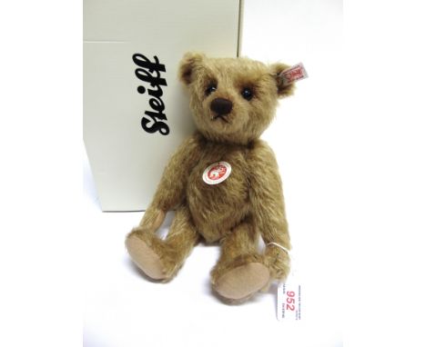 A STEIFF COLLECTOR'S TEDDY BEAR 'MARMADUKE', EXCLUSIVE TO UK &amp; IRELAND  (EAN 663871), beige, with growler, limited editio