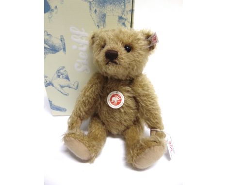 A STEIFF COLLECTOR'S TEDDY BEAR 'MARMADUKE', EXCLUSIVE TO UK &amp; IRELAND  (EAN 663871), beige, with growler, limited editio