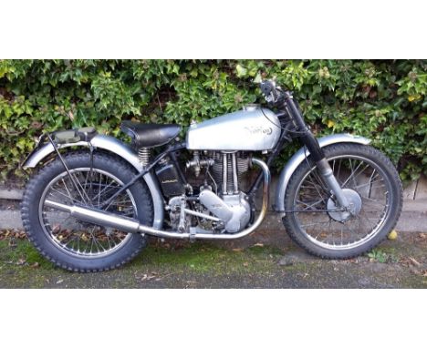 1951 Norton 500T, 490 cc. Registration number UXS 403 (non-transferable). frame number F3T 40267. Engine number 40267 F3T. No